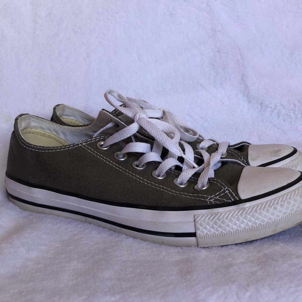 Grey converse
